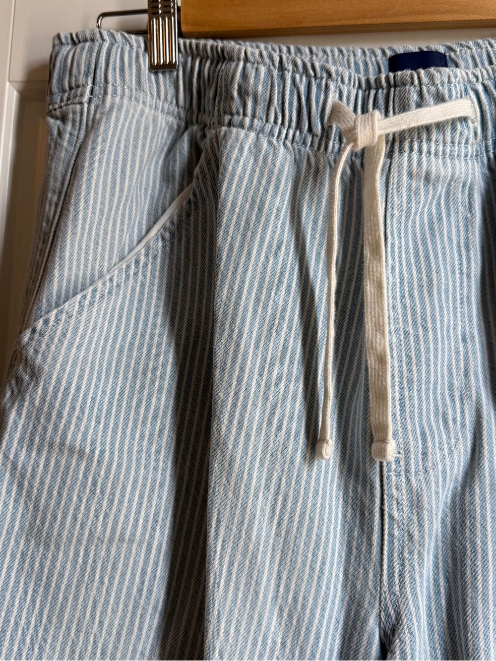 GAP elastic waist railroad stripe barrel leg jeans - Picture 4 of 6